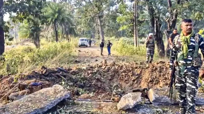 Naxals in Chhattisgarh Blow up a Vehicle , Killing 8 Jawans.